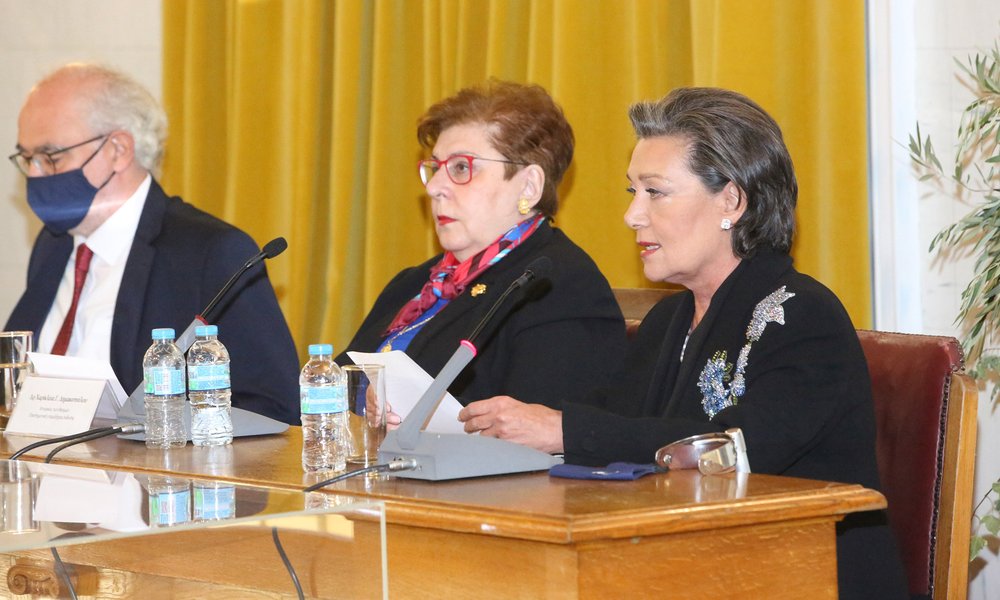 The Chairperson of the Sylvia Ioannou Foundation, Ms Artemis Scutari (right)
